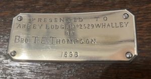 Chair 1898 presentation plaque - Bro T E Thompson